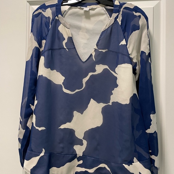 Diane Von Furstenberg Blouse. Size 6 - Picture 2 of 4